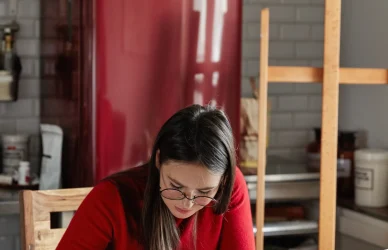 Comment gagner de l'argent sans sortir de chez soi : 7 métiers simples et réels